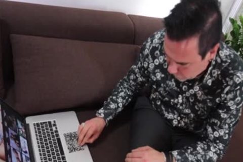 ladyboy In nylons Cums