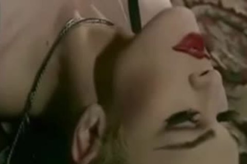 tasty beauty With Her Girlfriend Transvestite