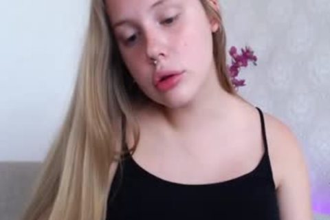 attractive fat blond Wanks LIVE